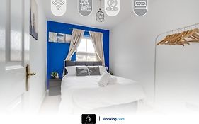 2 Bed House By Boyeilles Apartments Short Lets & Serviced Accommodation Belfast With Balcony & Free Parking