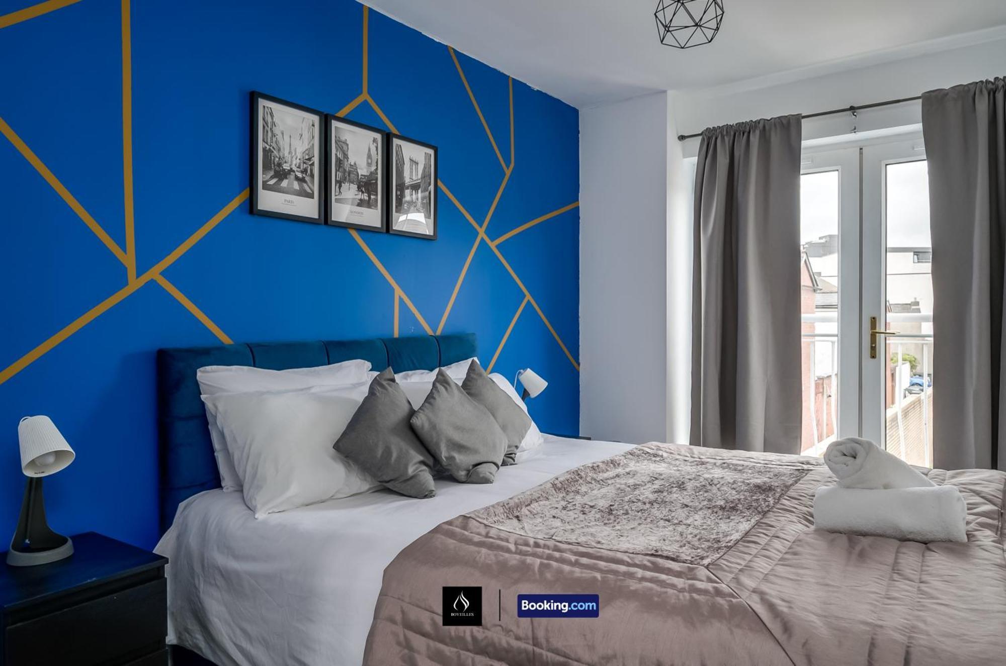 2 Bed House By Boyeilles Apartments Short Lets & Serviced Accommodation Belfast With Balcony & Free Parking Exterior photo